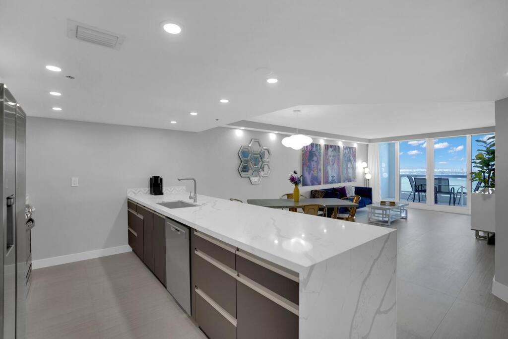 Cloud Nine! Direct Water Views Of Bay & Ocean! Apartment